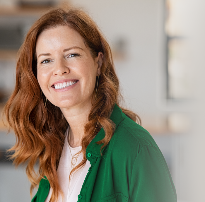 Pessoa com um dispositivo celular na mão